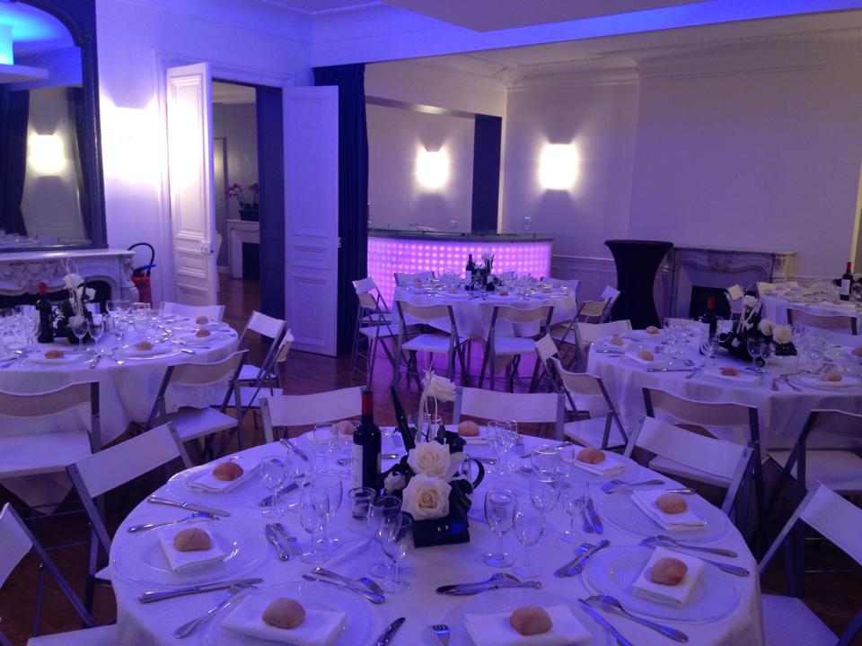 L’Appart Lafayette en configuration dîner assis à Paris 9e