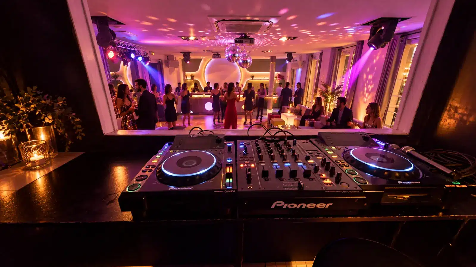 Salon Lafayette – cabine DJ et soirée festive à Paris